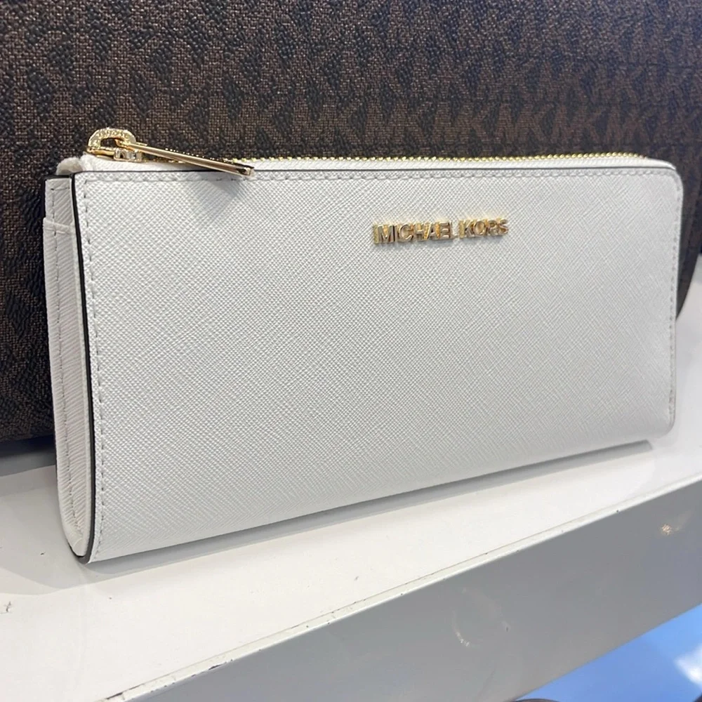 MICHAEL KORS Jet Set Travel Lg Saffiano Leather Quarter-Zip Wallet
Optic White - Picture 2 of 16